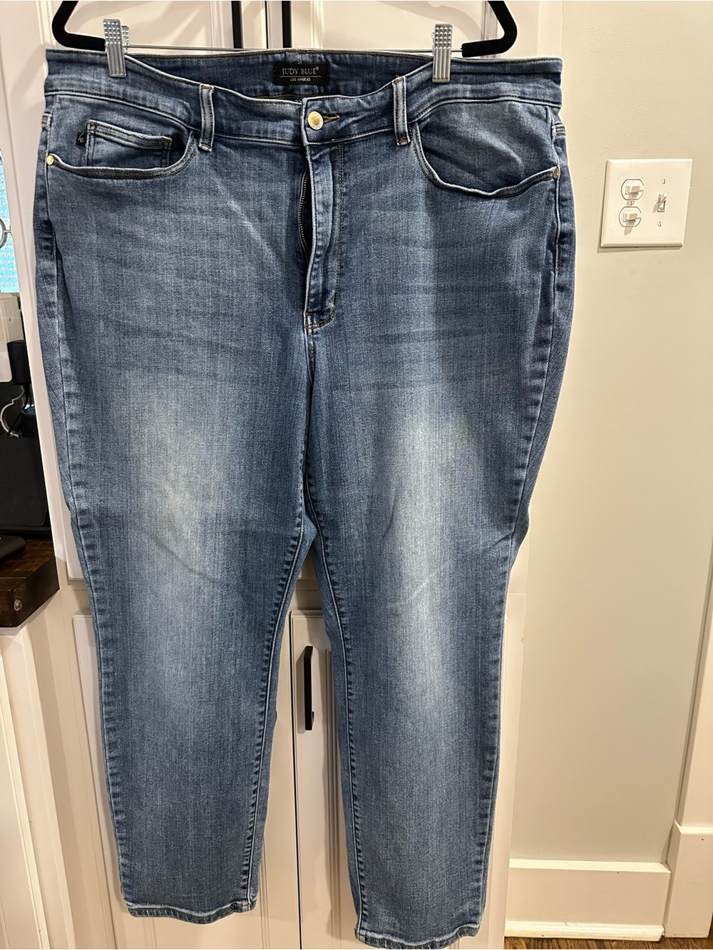Judy Blue Medium Blue Wash Ankle Crop Jeans